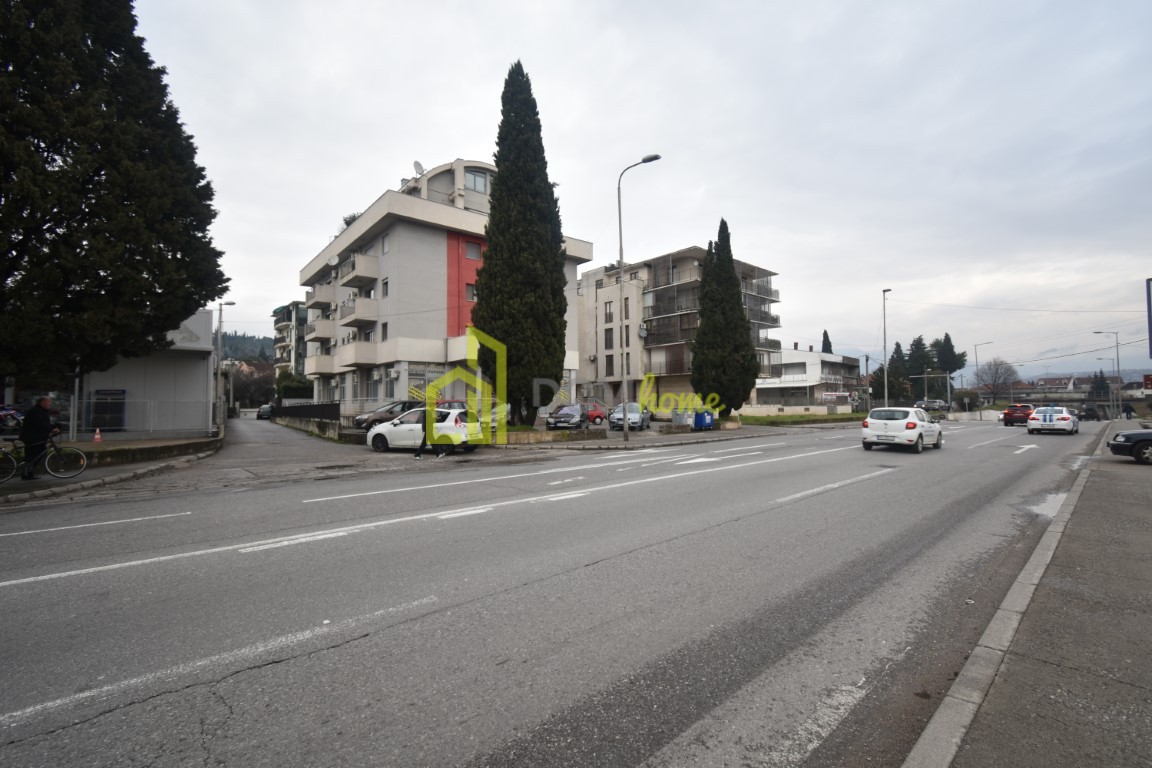 Trosoban stan 100m2, Gorica C